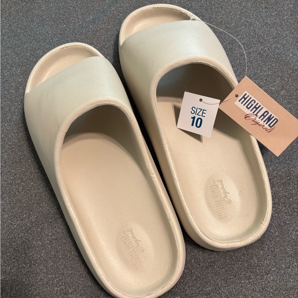 Highland Cream Slide Sandals Size 10